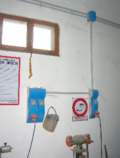 Calata in tubazione di PVC rigido per l'alimentazione di due prese CEE